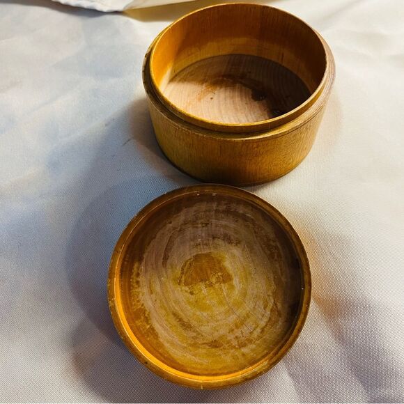 Vintage Asian round carved trinket box - Picture 4 of 5